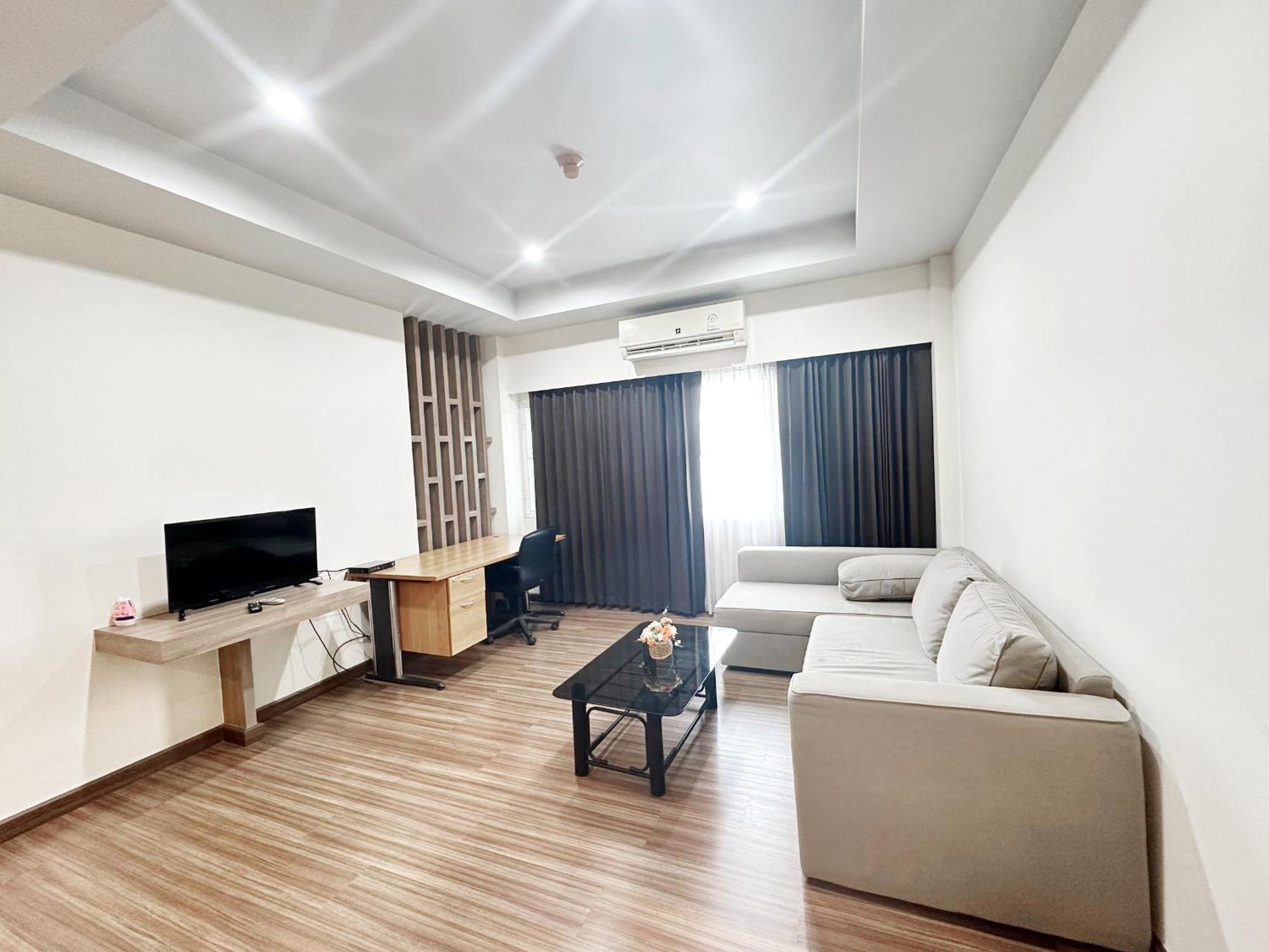 Akelada Hotel Nang Rong Exterior photo