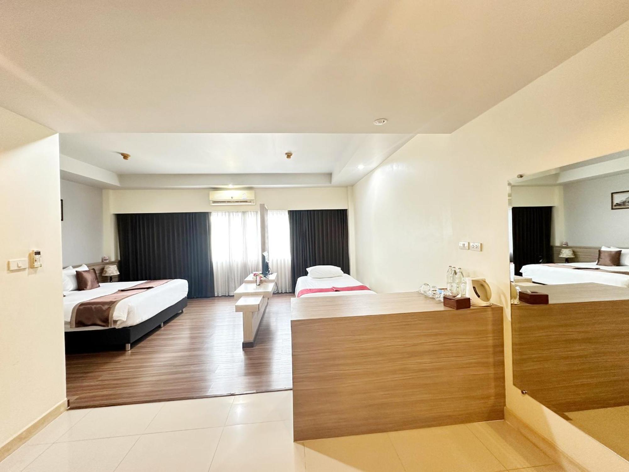 Akelada Hotel Nang Rong Exterior photo