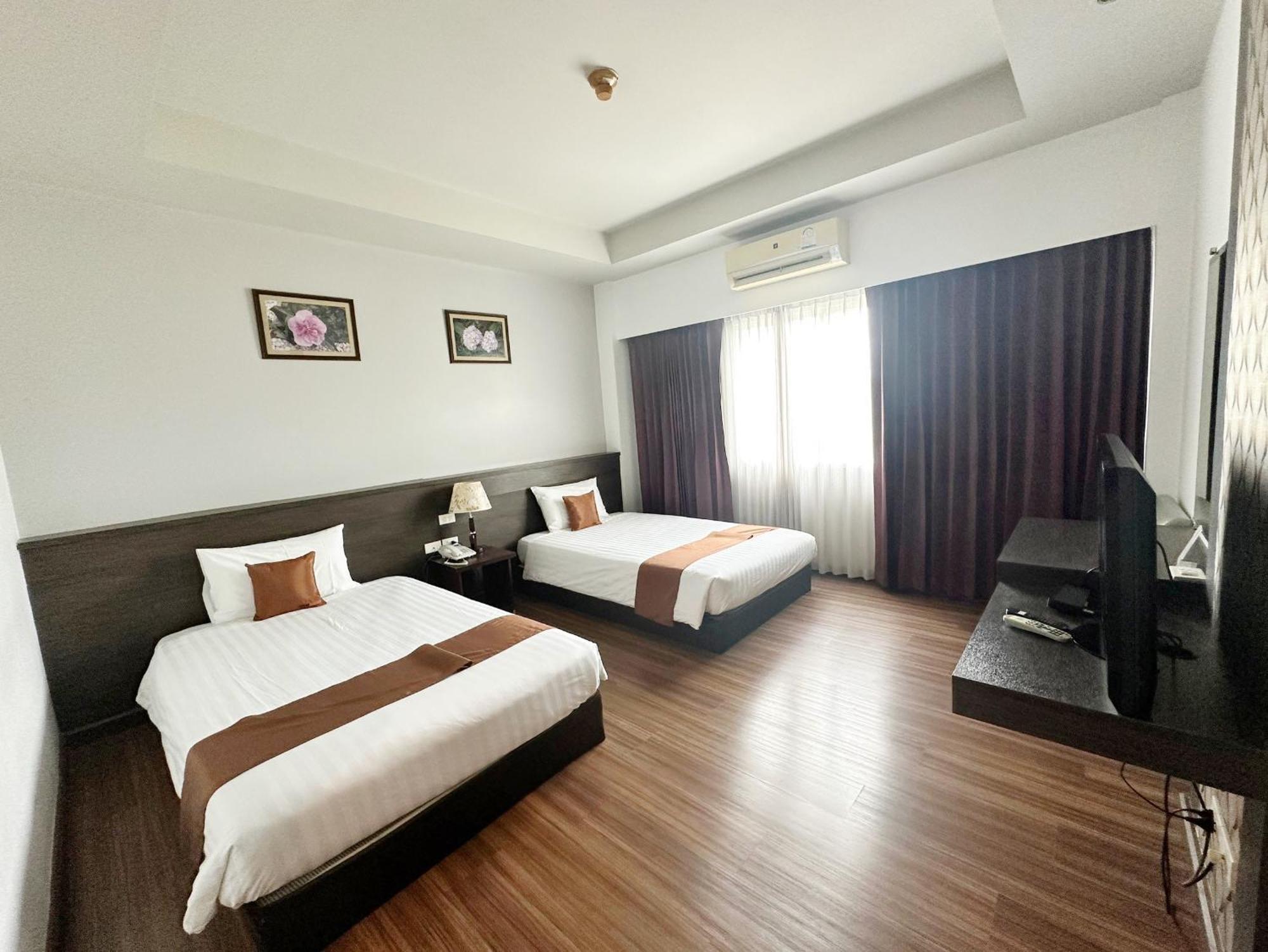 Akelada Hotel Nang Rong Exterior photo