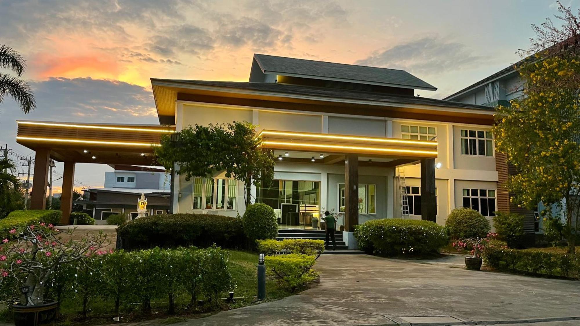 Akelada Hotel Nang Rong Exterior photo