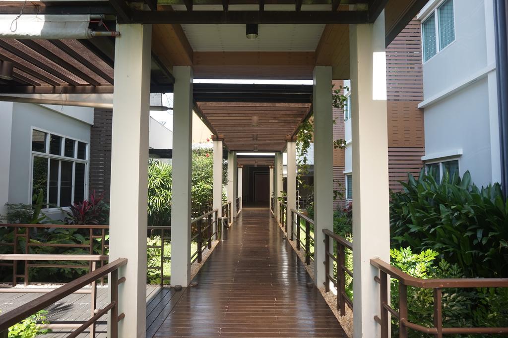 Akelada Hotel Nang Rong Exterior photo